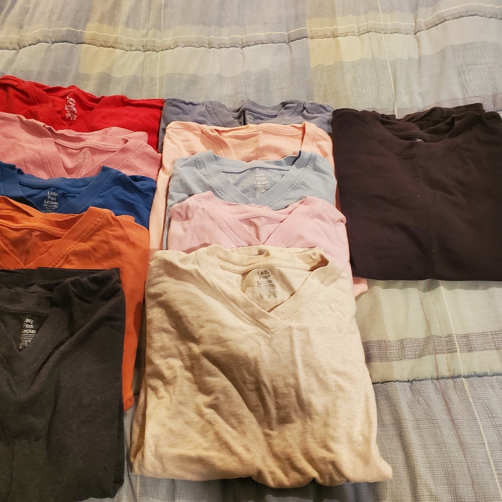 Lot of XL Lady Footlocker tees
